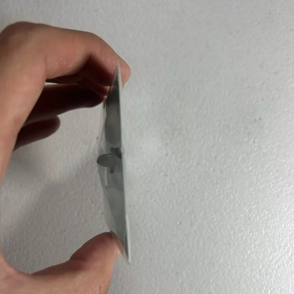 BAPE NEW YORK MADISON PIN - Picture 2 of 7